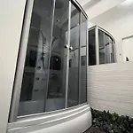 Apartment Centre With Free Parking *
