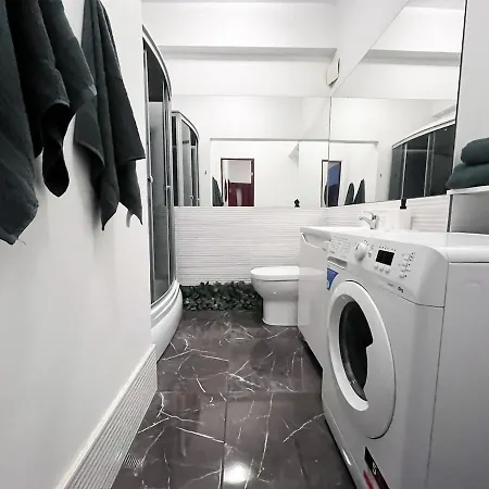 Apartment Centre With Free Parking *