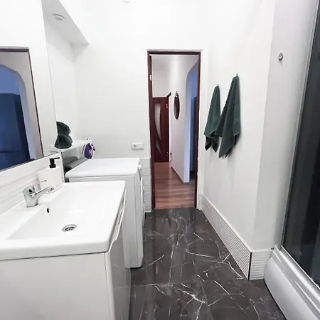 Centre With Free Parking Apartment *