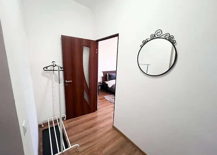 Apartment Centre With Free Parking *