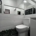 Apartment Centre With Free Parking *